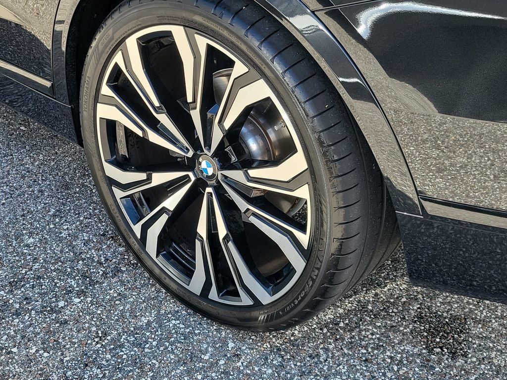 Used 2024 BMW X7 xDrive40i w/ Executive Package AWD/4WD image 5
