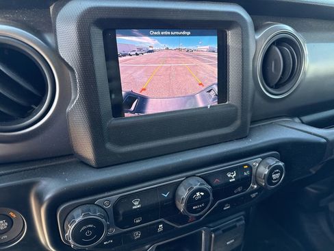 Used 2023 Jeep Gladiator Sport w/ Off Road Group image 18