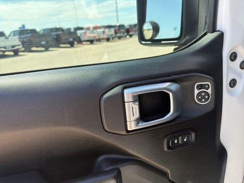 Used 2022 Jeep Wrangler Unlimited Sport image 12
