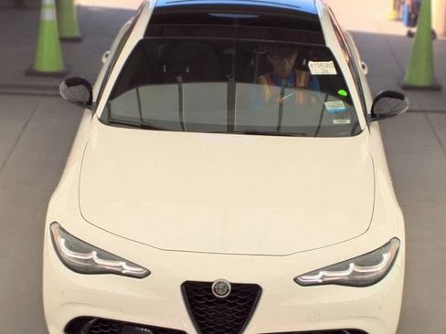 Used 2024 Alfa Romeo Giulia Veloce AWD/4WD image 2