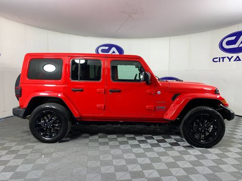 Used 2024 Jeep Wrangler Unlimited Sahara AWD/4WD image 2