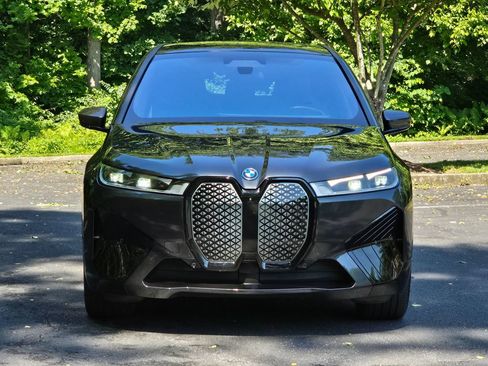 Used 2024 BMW iX xDrive50 w/ Premium Package AWD/4WD image 9