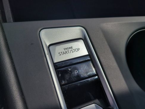 Used 2024 Volkswagen Atlas SE FWD image 24
