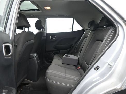 Used 2022 Hyundai Venue SEL FWD image 23