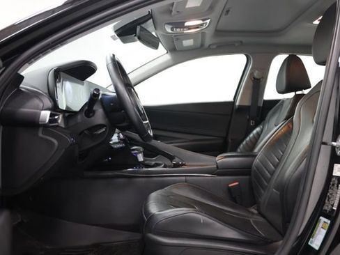 Used 2022 Hyundai Elantra Limited FWD image 17