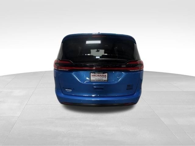 New 2027 Chrysler Pacifica Select FWD image 7