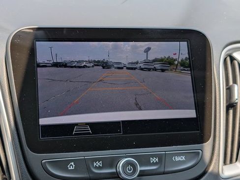 Used 2025 Chevrolet Malibu LT FWD image 17
