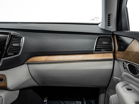 Used 2022 Volvo XC90 T6 Momentum w/ Advanced Package image 19