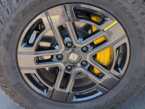 Used 2023 Rivian R1S Adventure AWD/4WD image 13