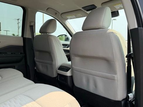 Used 2022 Nissan Pathfinder SV image 18