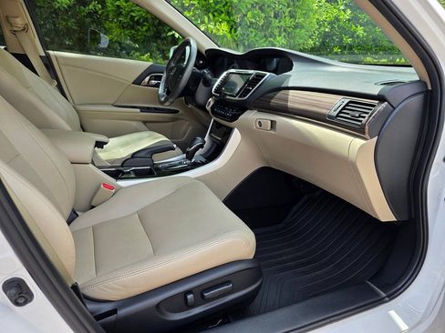 Used 2017 Honda Accord Touring image 38