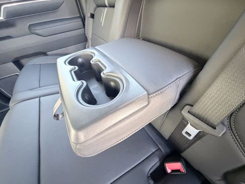 Used 2025 GMC Sierra 1500 SLT image 18