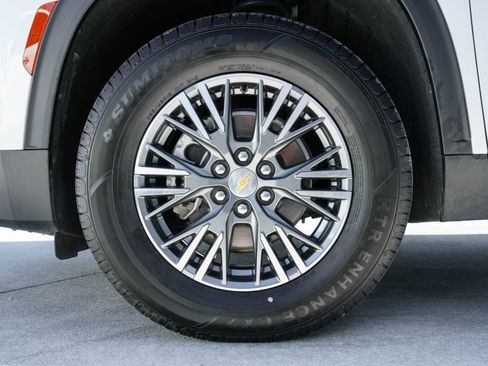 Used 2024 Chevrolet Traverse LT image 30