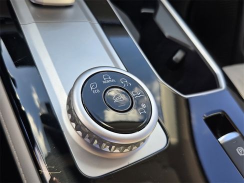 Used 2025 Mitsubishi Outlander SEL image 25