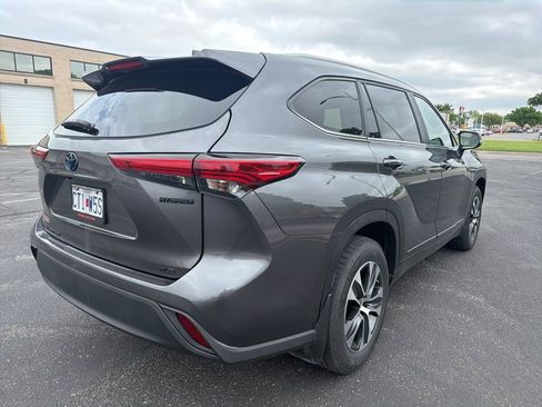 Used 2023 Toyota Highlander XLE AWD/4WD image 5