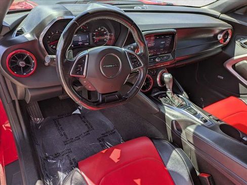 Used 2021 Chevrolet Camaro LT w/ Technology Package RWD image 10