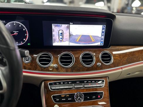 Used 2019 Mercedes-Benz E 300 4MATIC image 25