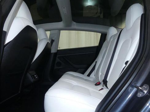 Used 2023 Tesla Model 3 Standard Range image 3