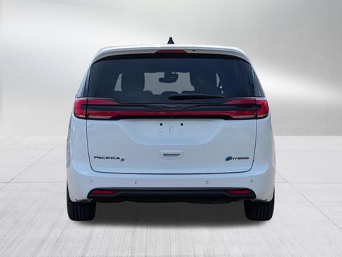 Used 2024 Chrysler Pacifica Limited FWD image 6