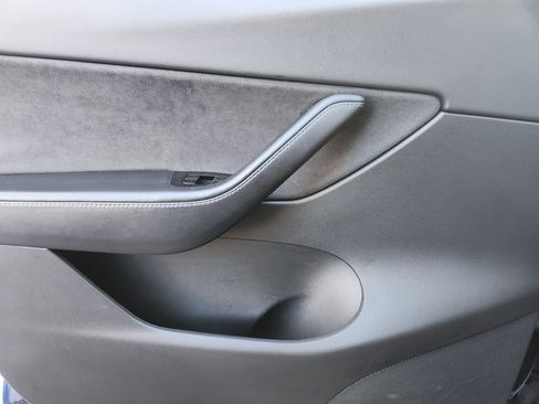 Used 2021 Tesla Model Y 2WD image 16