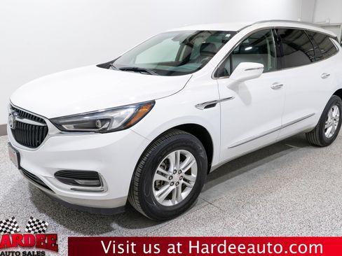 Used 2020 Buick Enclave Essence w/ Sound and Sites Package image 2