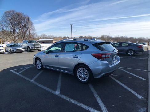 Used 2018 Subaru Impreza 2.0i Premium w/ Eyesight & BSD & Rcta image 9