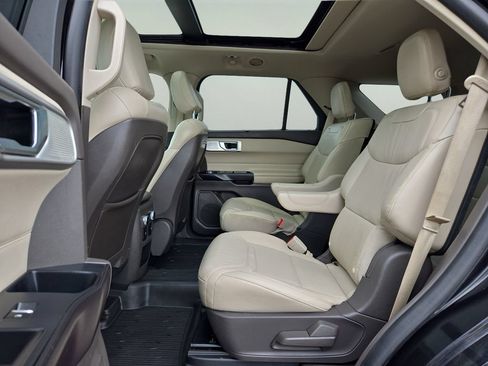 Used 2020 Ford Explorer Platinum w/ Premium Technology Package AWD/4WD image 14