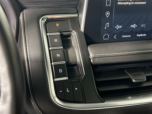 Used 2023 GMC Yukon SLT w/ SLT Luxury Package image 25