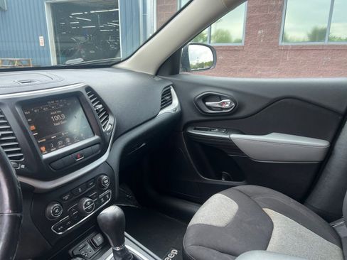 Used 2014 Jeep Cherokee Latitude w/ Comfort/Convenience Group AWD/4WD image 7