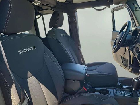 Used 2018 Jeep Wrangler Unlimited Sahara AWD/4WD image 23