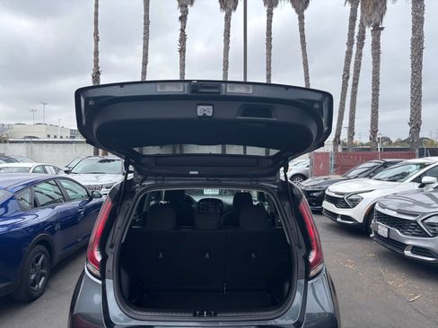 Used 2025 Kia Soul LX w/ LX Technology Package FWD image 29