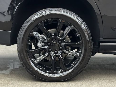 Used 2026 GMC Yukon Denali w/ Sun & Power Step Package AWD/4WD image 11
