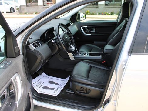 Used 2018 Land Rover Discovery Sport SE image 10