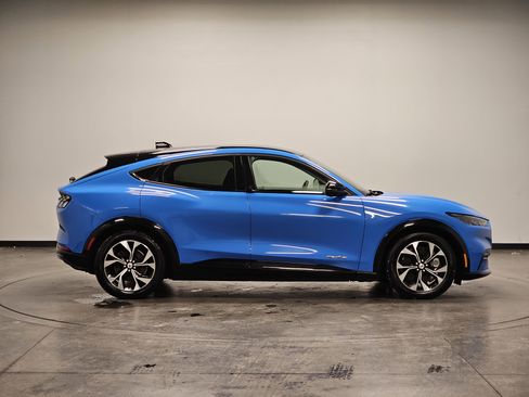 Used 2022 Ford Mustang Mach-E Premium image 9