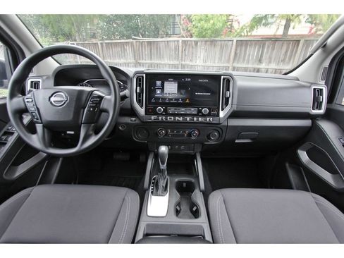 Used 2025 Nissan Frontier SV RWD image 10