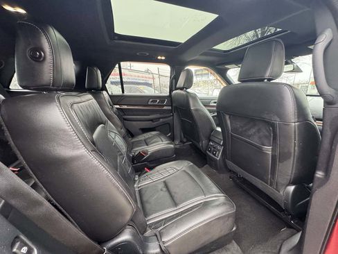 Used 2018 Ford Explorer Platinum image 28