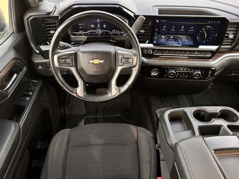 Used 2023 Chevrolet Silverado 1500 LT w/ Protection Package AWD/4WD image 10