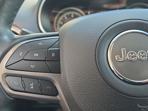 Used 2019 Jeep Cherokee Limited FWD image 24