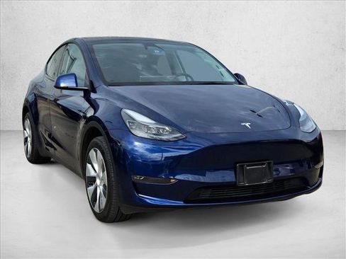 Used 2023 Tesla Model Y Long Range image 3