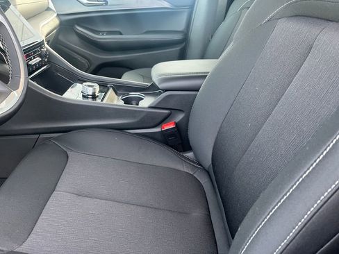 New 2025 Jeep Grand Cherokee Laredo X w/ Luxury Tech Group I image 19