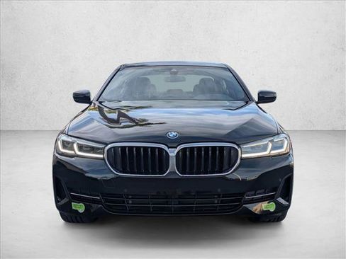 Certified 2023 BMW 530e w/ Convenience Package image 2