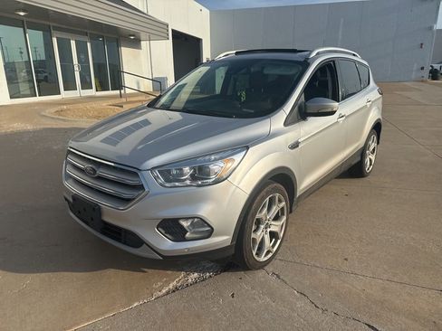 Used 2019 Ford Escape Titanium image 3