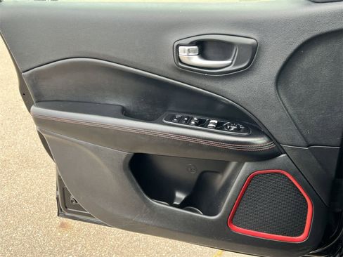 Used 2020 Jeep Compass Trailhawk image 30