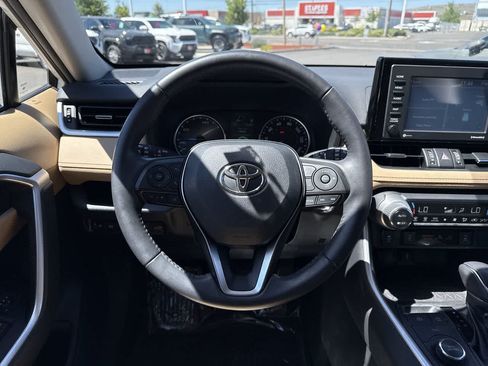 Used 2022 Toyota RAV4 XLE Premium AWD/4WD image 16