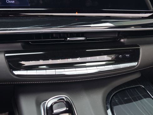 Used 2024 Cadillac Escalade V w/ LPO, ONYX Package image 31