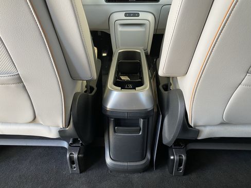 Certified 2025 Volkswagen ID. Buzz 1st Edition RWD image 39
