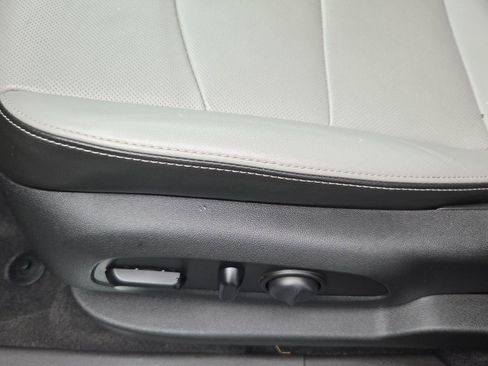 Used 2020 Chevrolet Equinox Premier FWD image 10