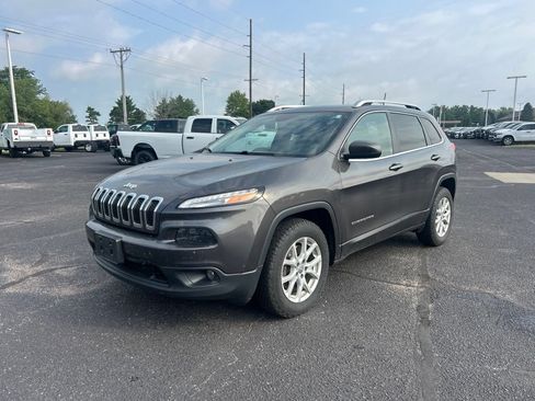 Used 2018 Jeep Cherokee Latitude Plus w/ Comfort/Convenience Group AWD/4WD image 4