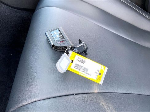 Used 2023 Acura MDX FWD image 12