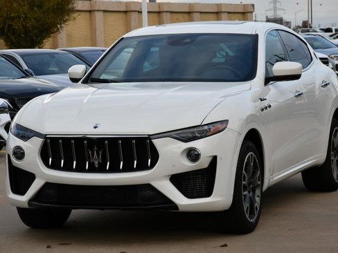 Used 2023 Maserati Levante Modena image 2